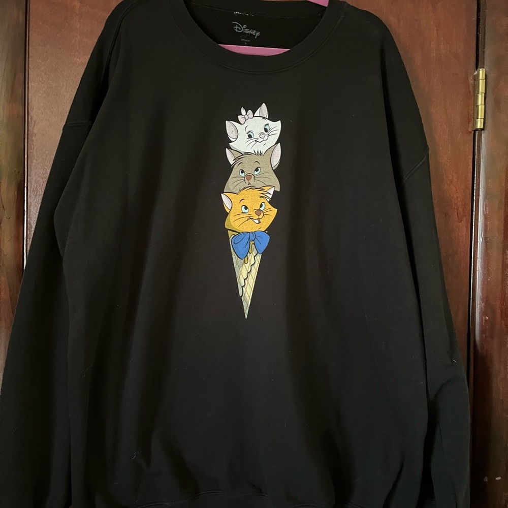 Disney women’s size 3 Aristocats sweatshirt - GREAT!